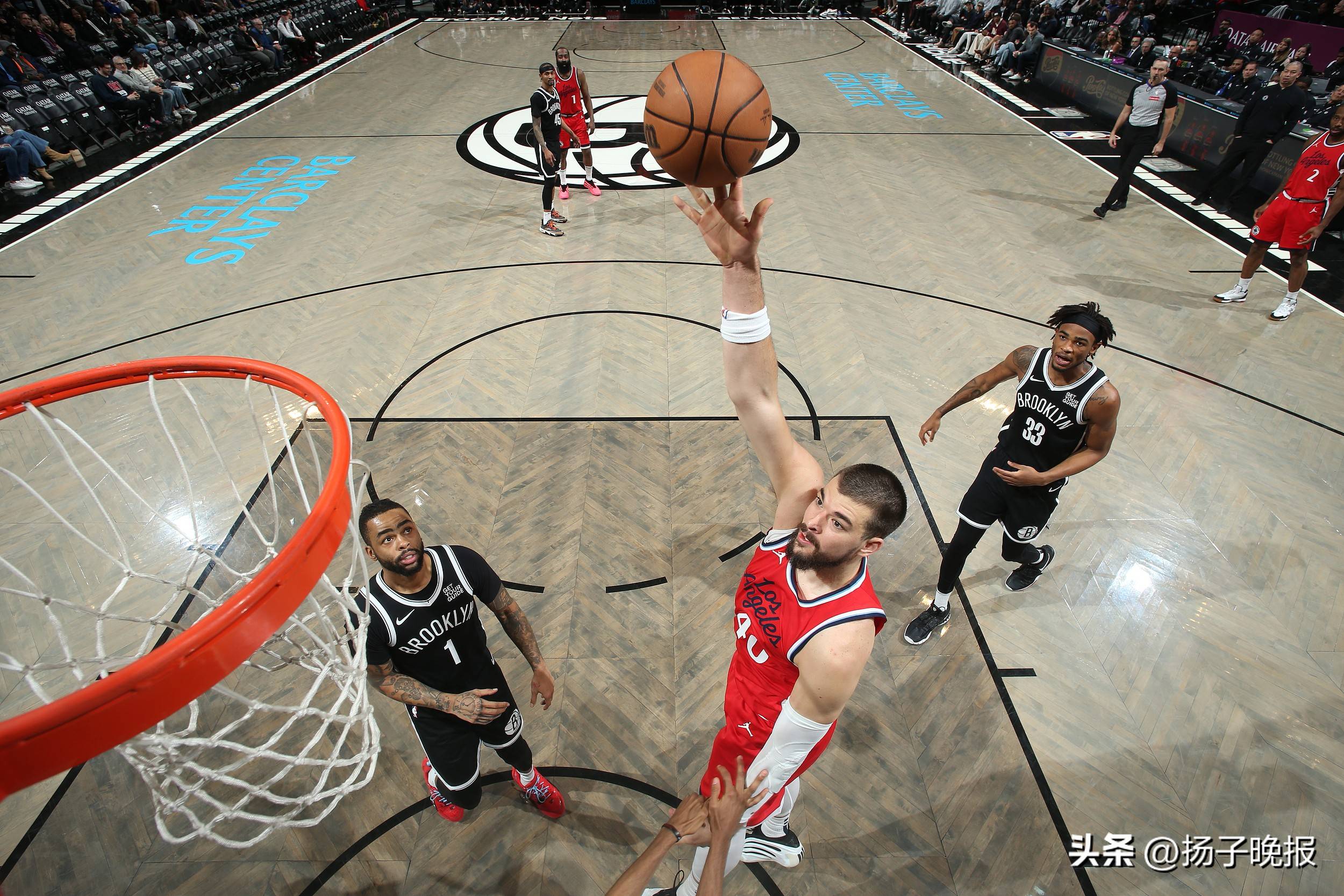 莱万多夫斯基连续十五场比赛得分超过精彩发挥，快船挑战极限！